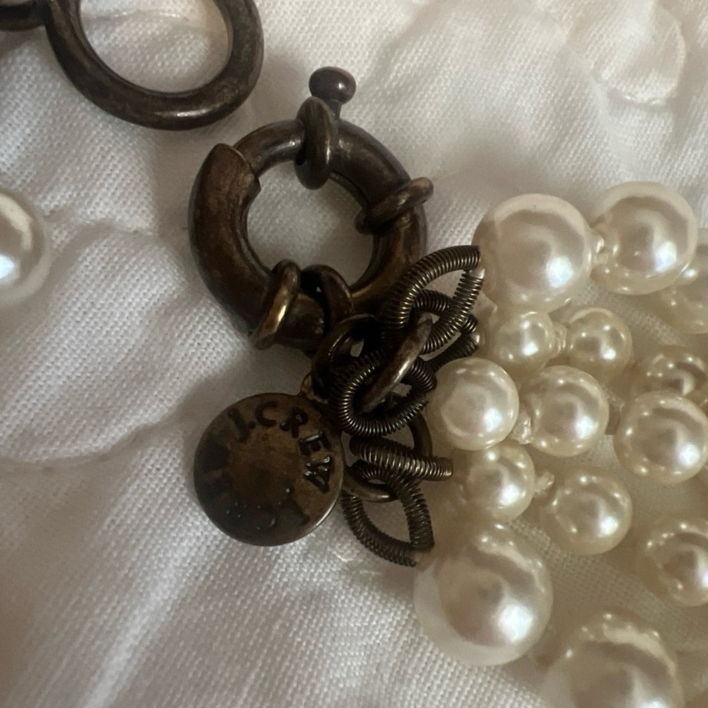 Elegant Pearl Necklace - Picture 4 of 4